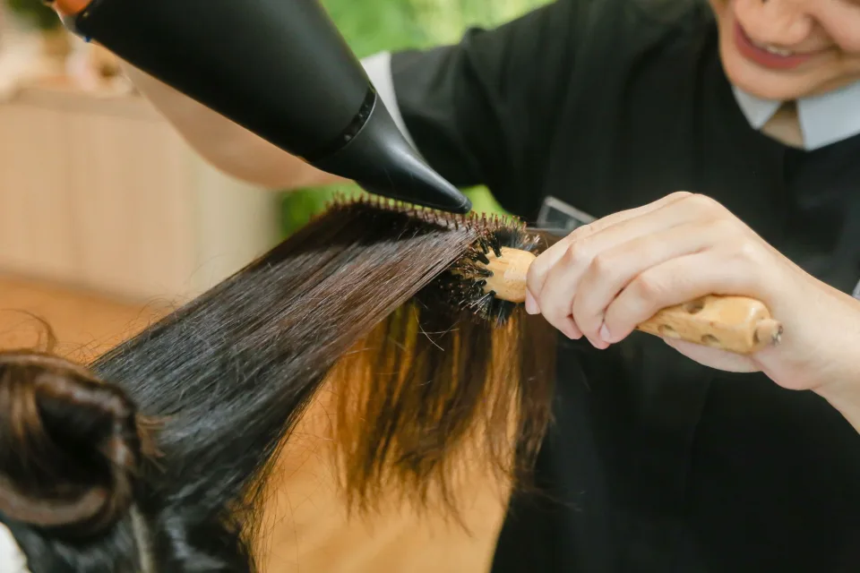 Tóc uốn xoăn nhẹ